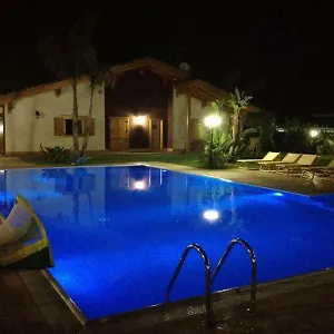 Depandance Con Piscina E Jacuzzi Fontane Bianche